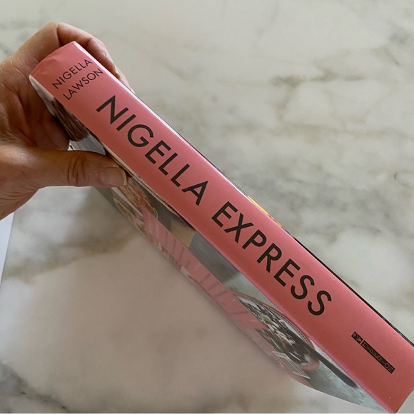 Nigella Express: 130 Recipes for Good Food, Fast - Picture 3 of 6